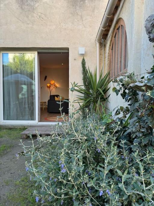 Appartement De Plain-pied Avec Jardin *