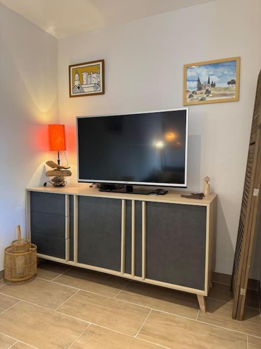 Apartment De Plain-pied Avec Jardin *