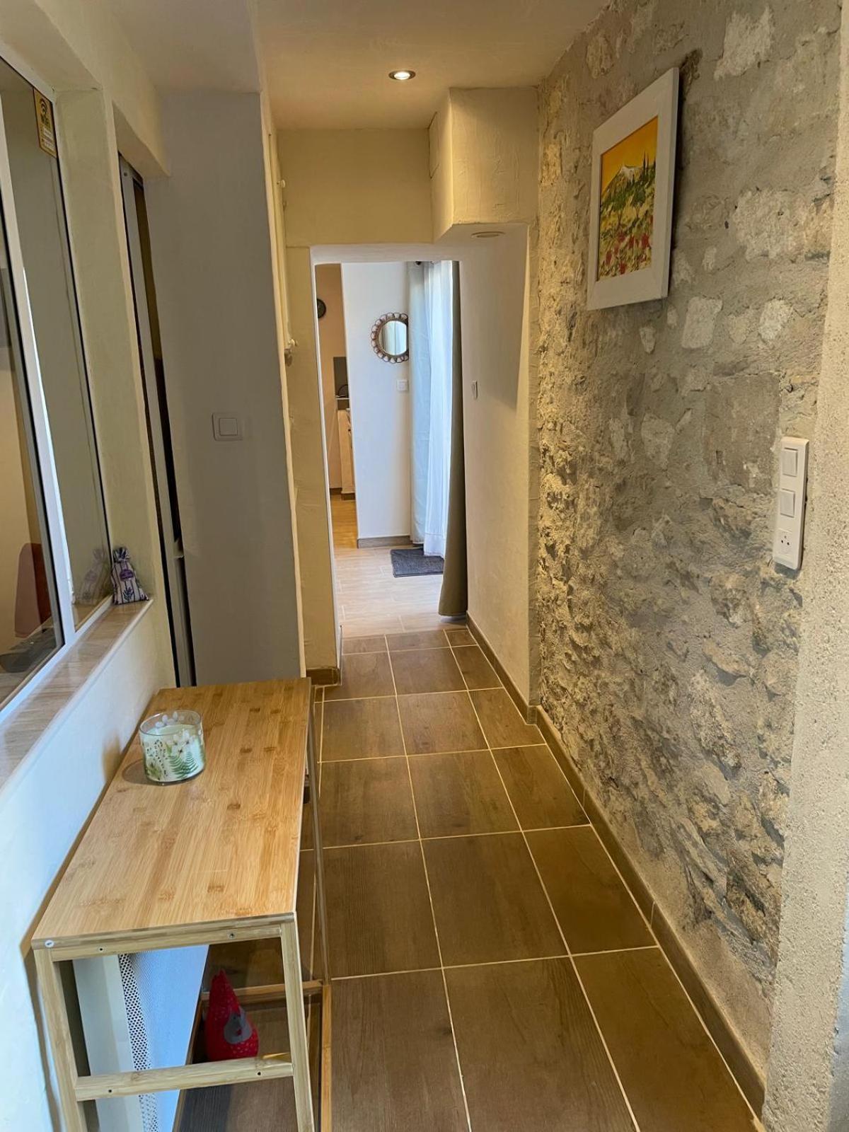 Appartement De Plain-pied Avec Jardin *